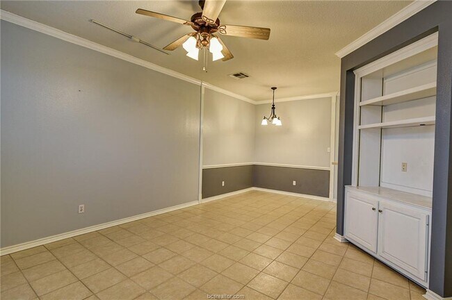 Building Photo - 200 Fraternity Row