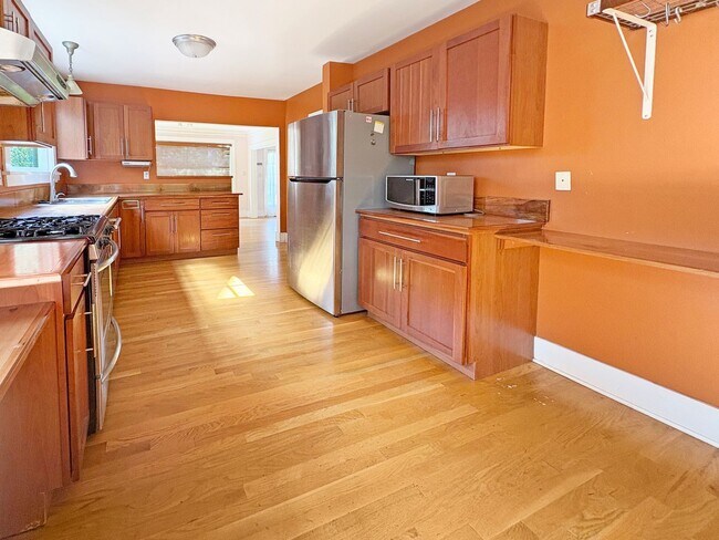 Foto del edificio - 4 bed 2 bath NE Portland home