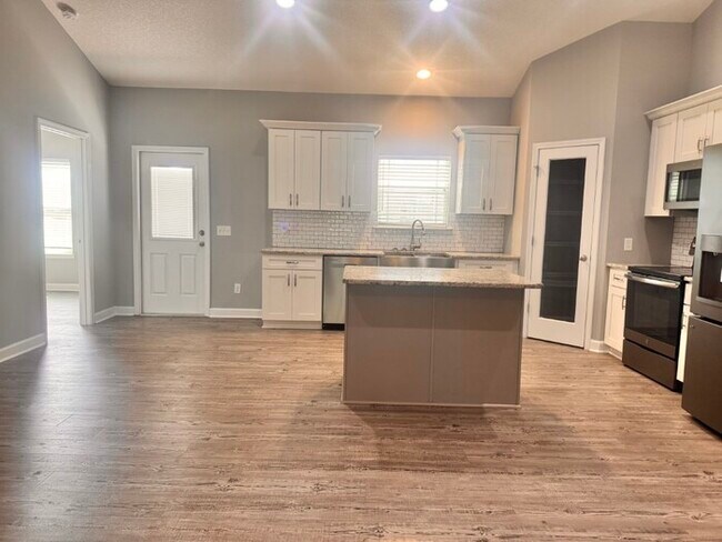 Building Photo - 3103 Co Rd 121