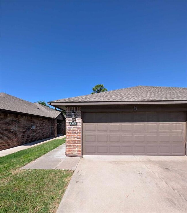 Foto del edificio - 425 Chalk Hill Ct