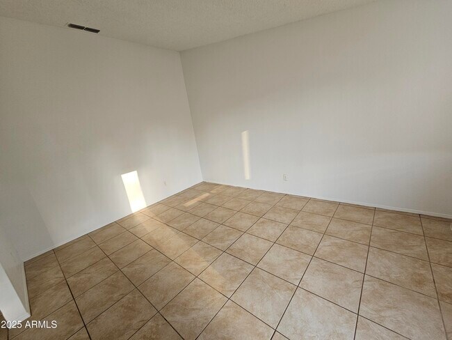 Foto del edificio - 4845 E Caballero Cir