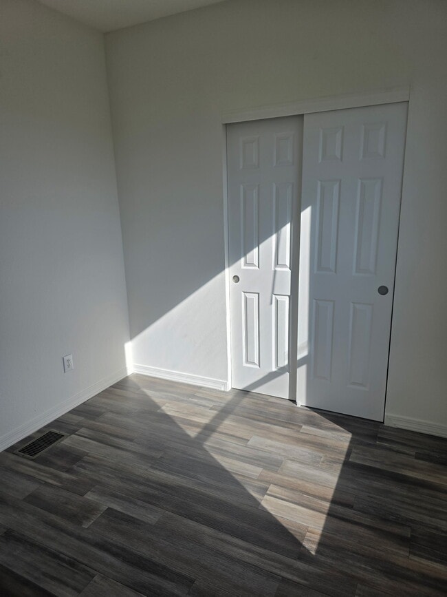 Building Photo - 2805 Alta Dr