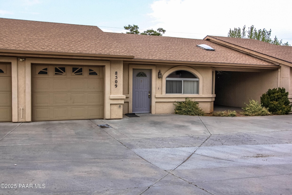 Primary Photo - 8509 E Leigh Dr