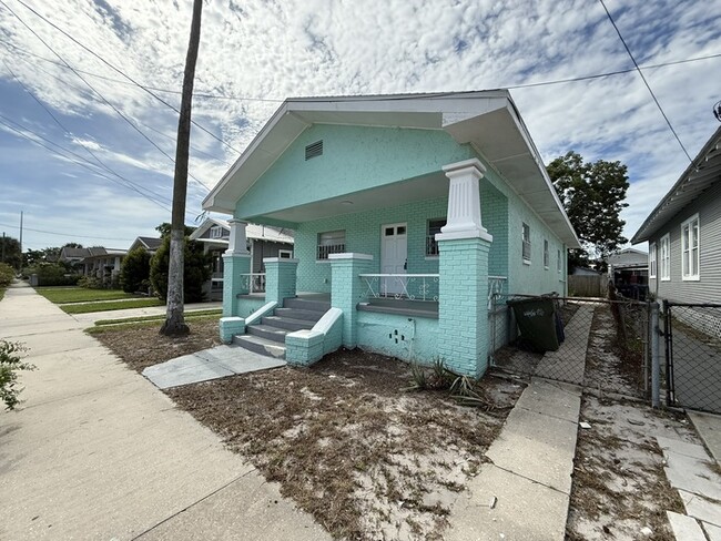 Foto del edificio - Charming 3 bed 1 bath 1176 Sq. Ft