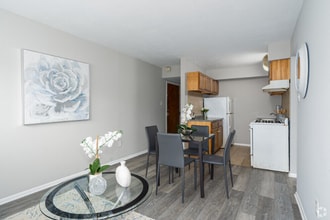 Building Photo - 630 W Fisher Ave