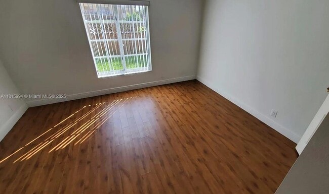 Foto del edificio - 5241 Geneva Ct
