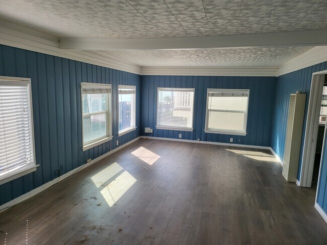 Sala de estar - 1201 Manhattan Ave