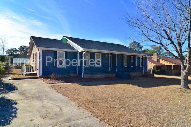 Building Photo - Northeast 3 Bedroom Ranch w/ Fenced Backyard