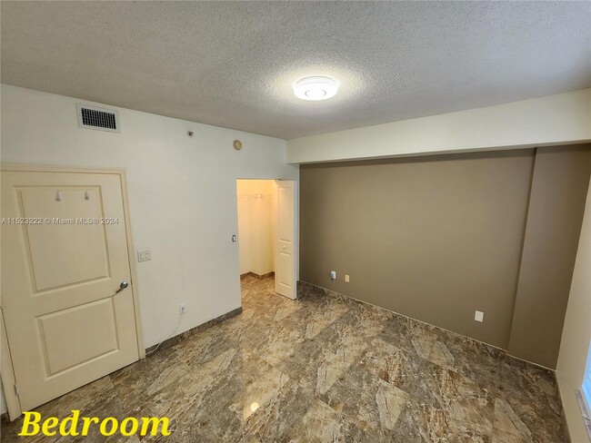 Foto del edificio - 5920 W Sample Rd