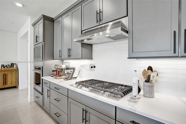 Foto del edificio - 4536 Silverwood Ln N