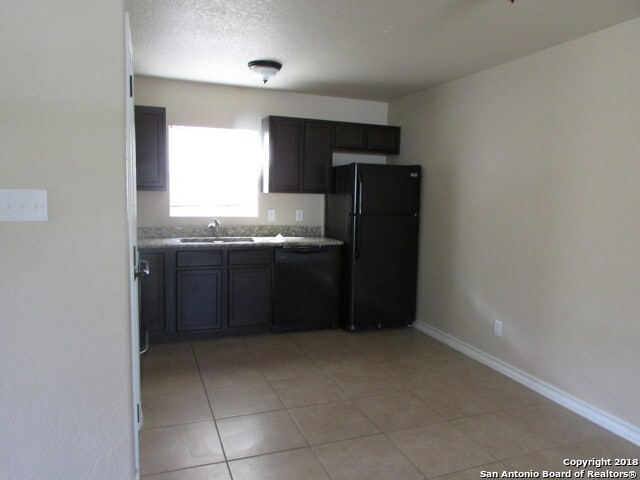 Building Photo - 1221 N Navidad St