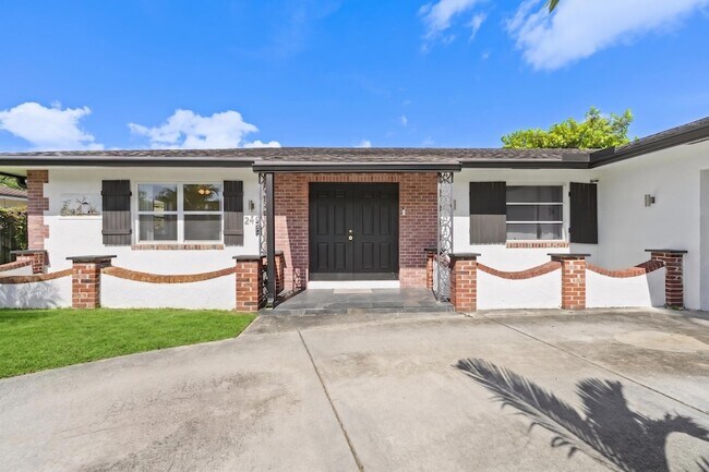 Building Photo - 245 Sandpiper Ave
