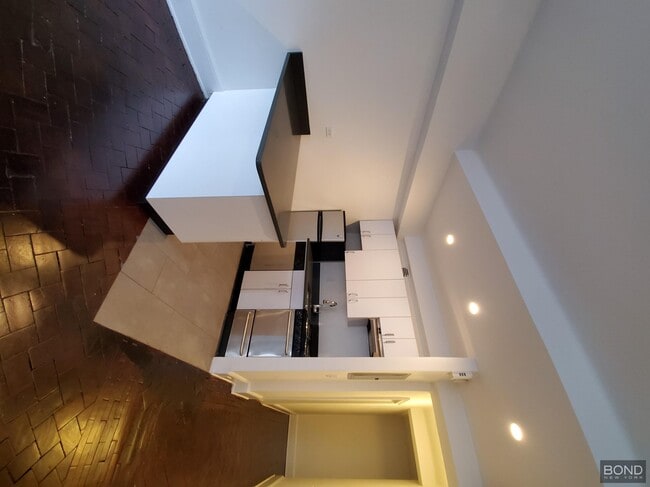 Building Photo - 160 W 73rd St