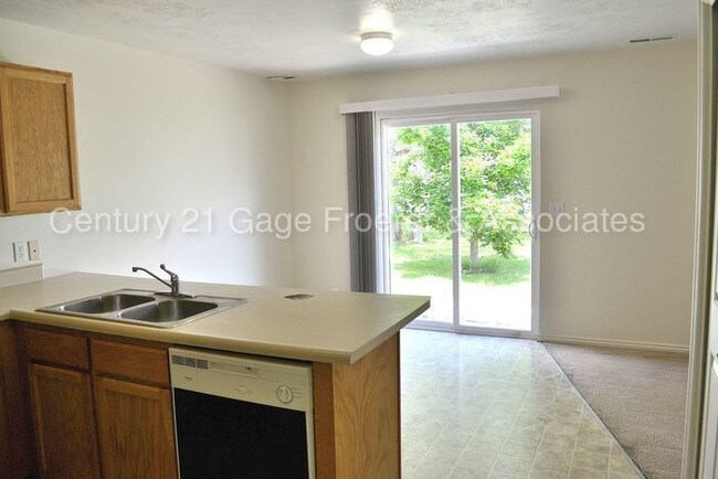 Building Photo - 590 S Century Dr