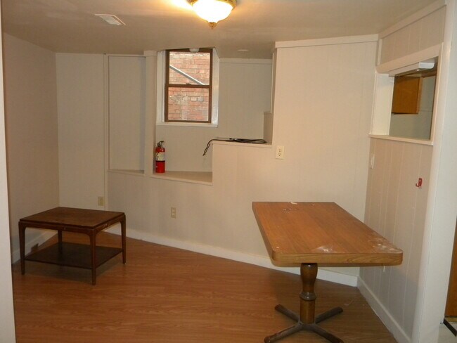 Building Photo - 21 W Carpenter St