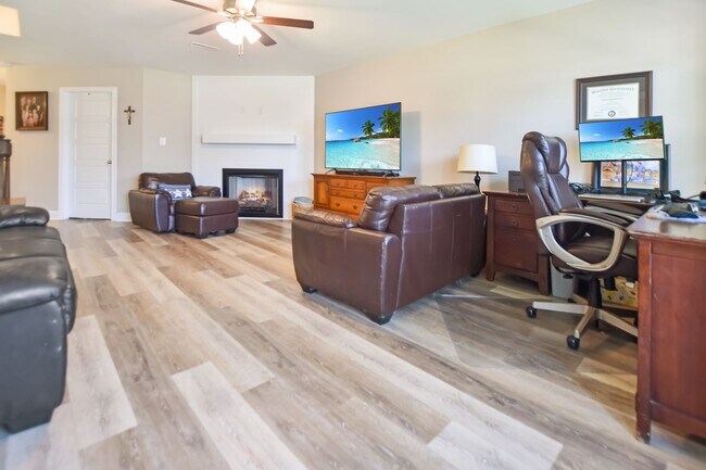 Foto del edificio - Pet Friendly Five Bedroom!