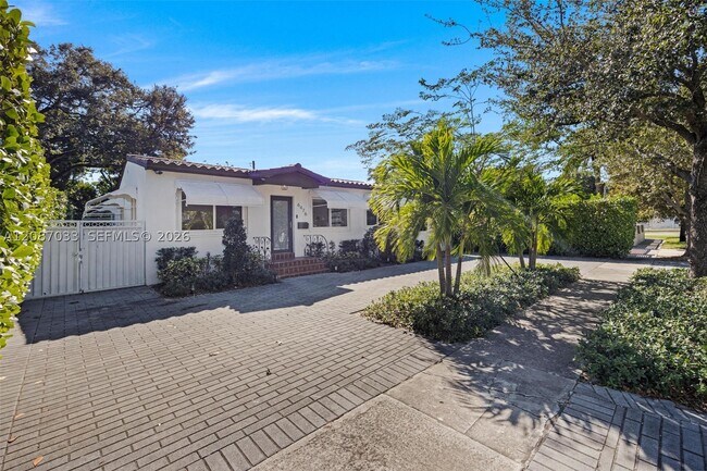 Foto del edificio - 6476 SW 10th St