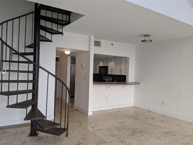 Foto del edificio - 555 NE 15th St