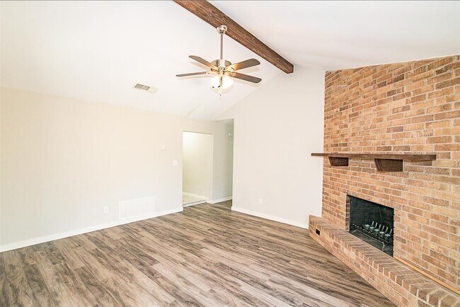 Foto del edificio - 1505 Quail Valley Dr