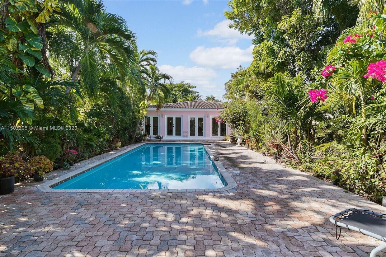 Foto principal - 3755 Royal Palm Ave