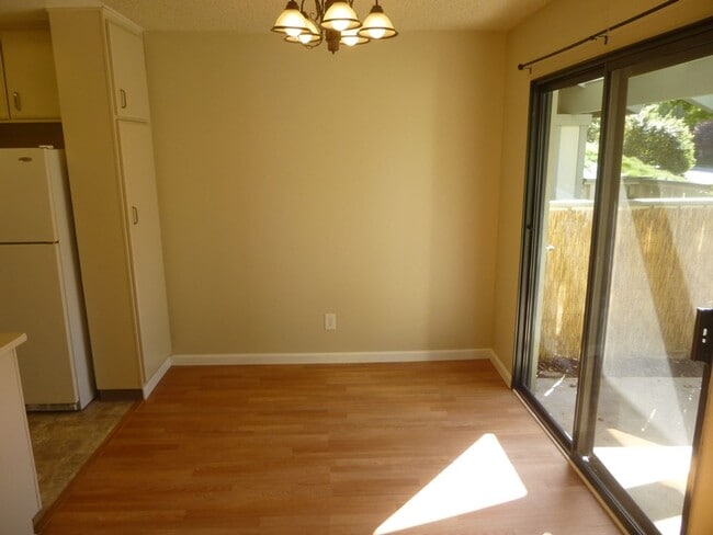 Building Photo - Knollwood Terrace Townhome in Orcutt Area