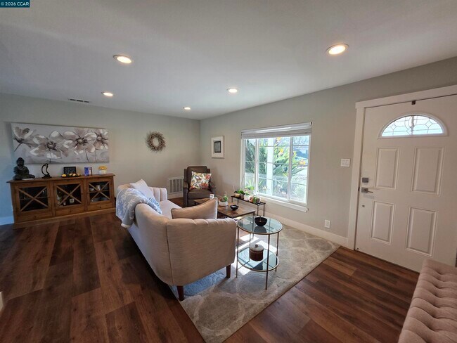 Foto del edificio - 1878 Elinora Dr