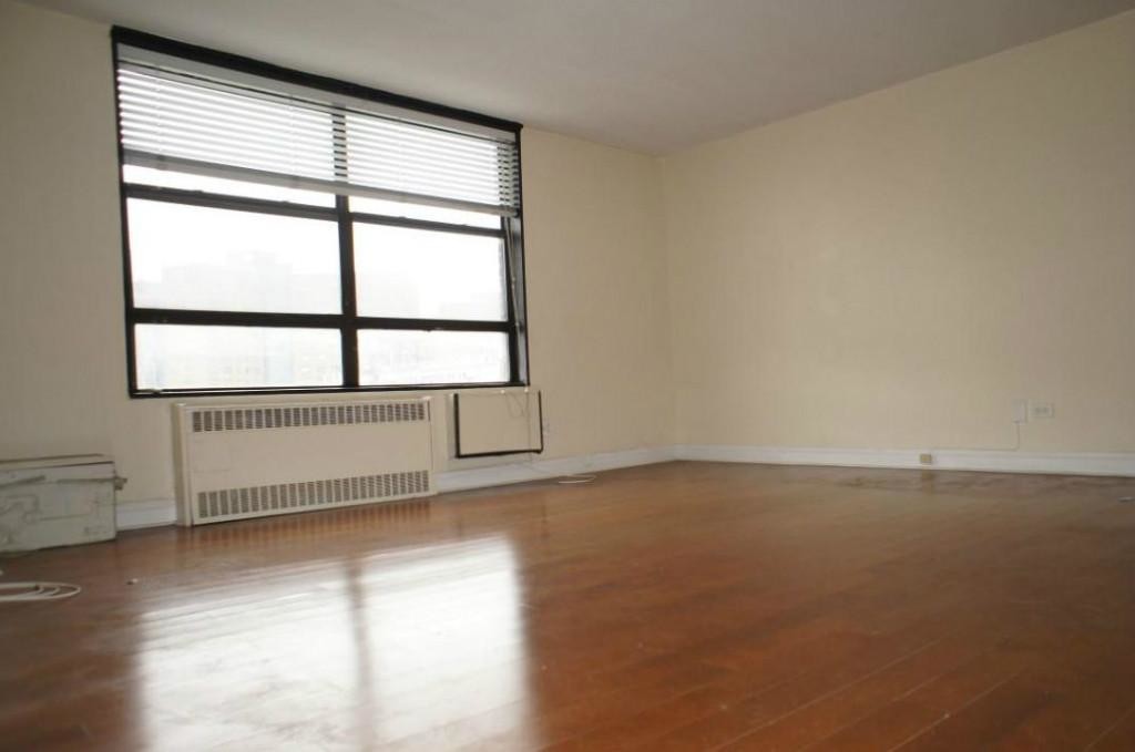 Primary Photo - 3333 Broadway