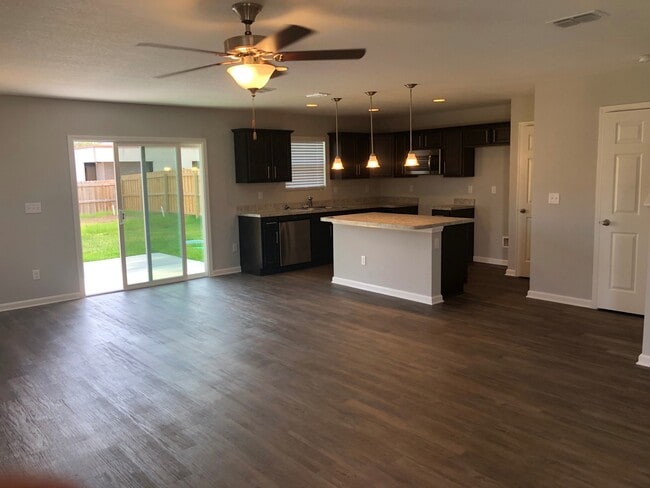 Building Photo - Newer 3/2.5 Home for Rent on The Southside!