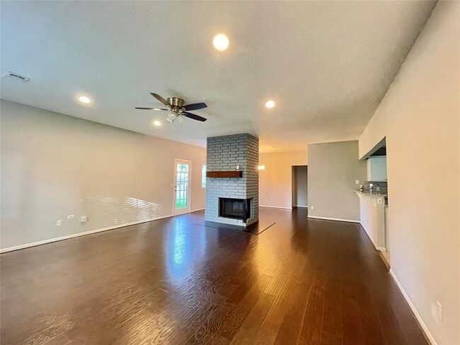 Foto del edificio - 21707 Country Park Ct