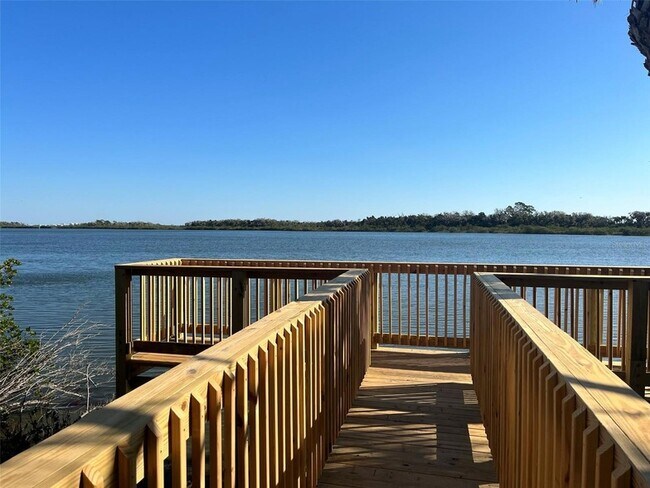 Foto del edificio - 130 Riverfront Wy
