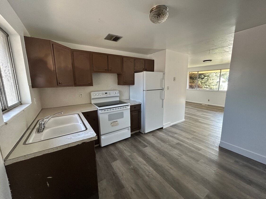 Primary Photo - SIGNING BONUS 2 Bedroom Orem Apartment with NEW Washer and dryer in unit!! Year and a half contra...