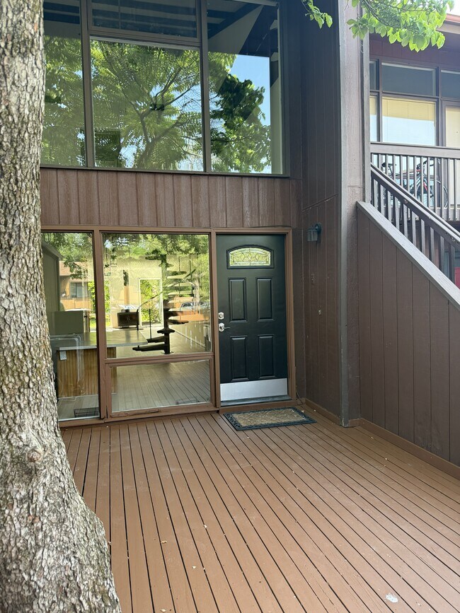 Building Photo - 9 Tahoe