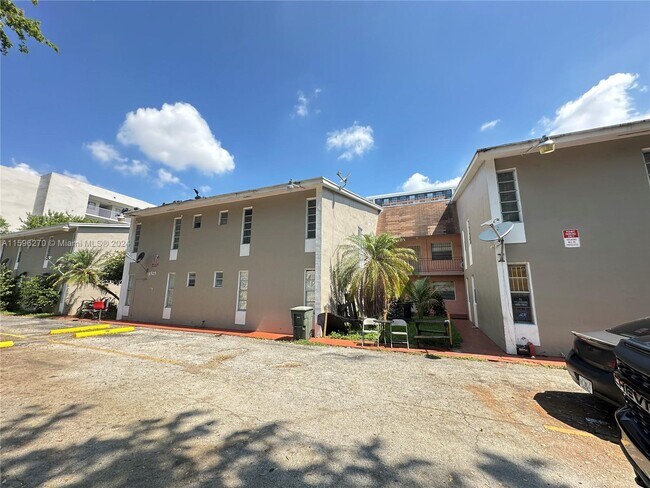 Foto del edificio - 1525 NW 19th Terrace