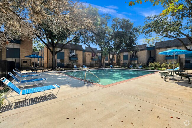 3737 Hillcroft - Piscina - 3737 Hillcroft Apartments