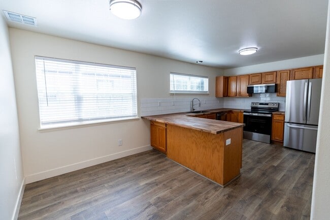 Foto del edificio - 1240 Bunting Ave