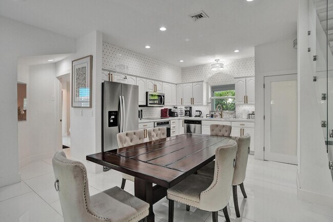 Foto del edificio - 833 SW 17th St