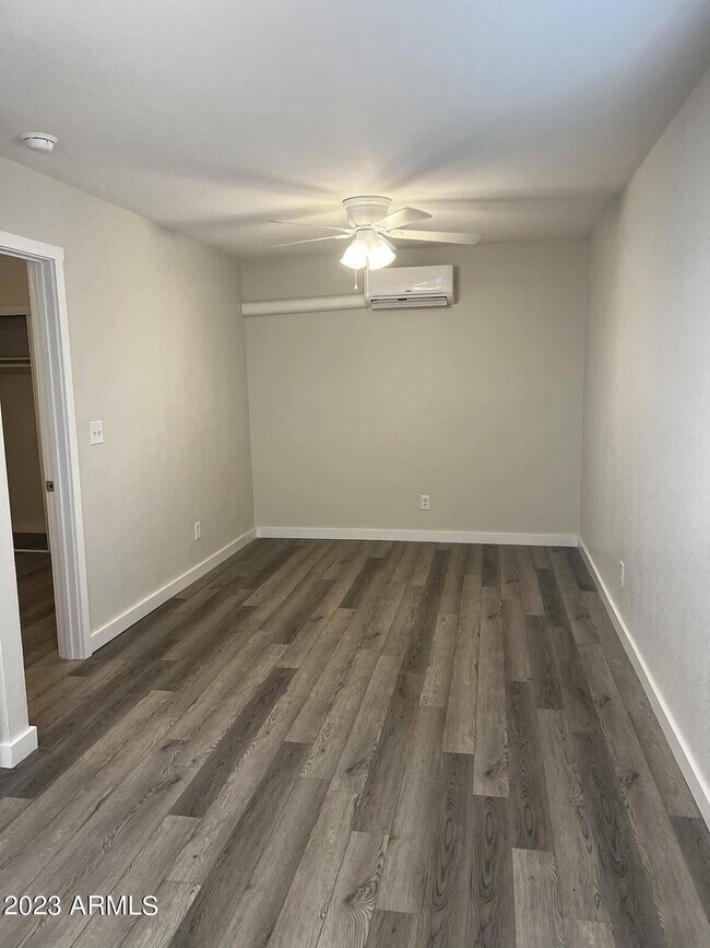 Foto del edificio - 2709 E Willetta St