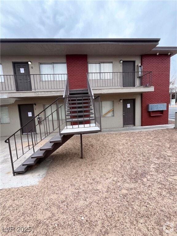 Building Photo - 1121 E Desert Inn Rd