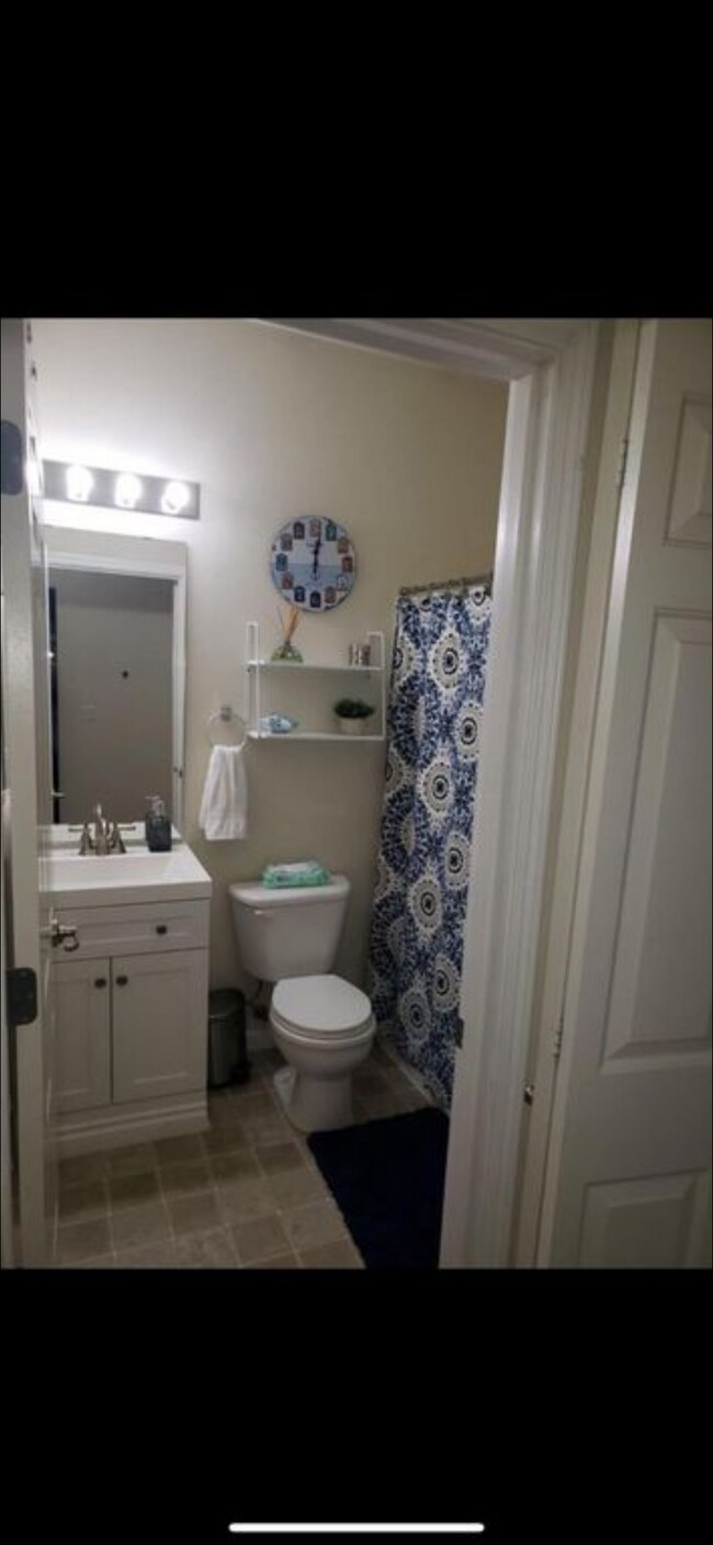 2627 Erwin Ave Unit C, Dupont, WA 98327 Condo for Rent in Dupont, WA