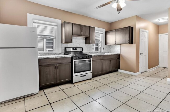 Building Photo - 448 Hollister Ave