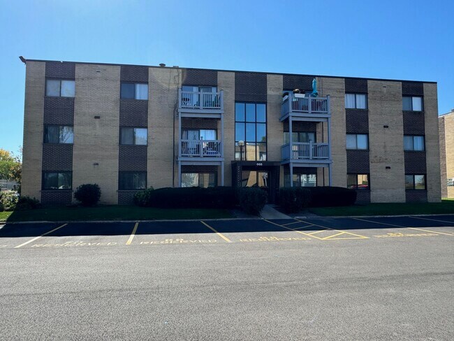 Building Photo - 668 Pinecrest Dr