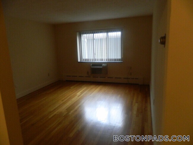 Foto del edificio - 898 Massachusetts Ave