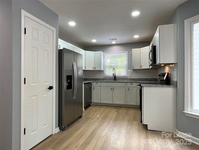 Building Photo - 8733 Canter Post Dr