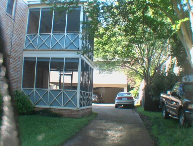 Building Photo - 528 Stephenson St