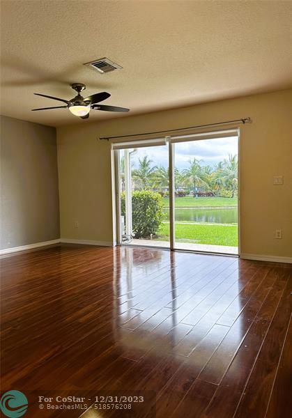 Building Photo - 5925 Royal Way