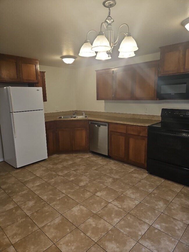 Foto del edificio - Available now! - 3 bed, 2 bath Townhouse i...