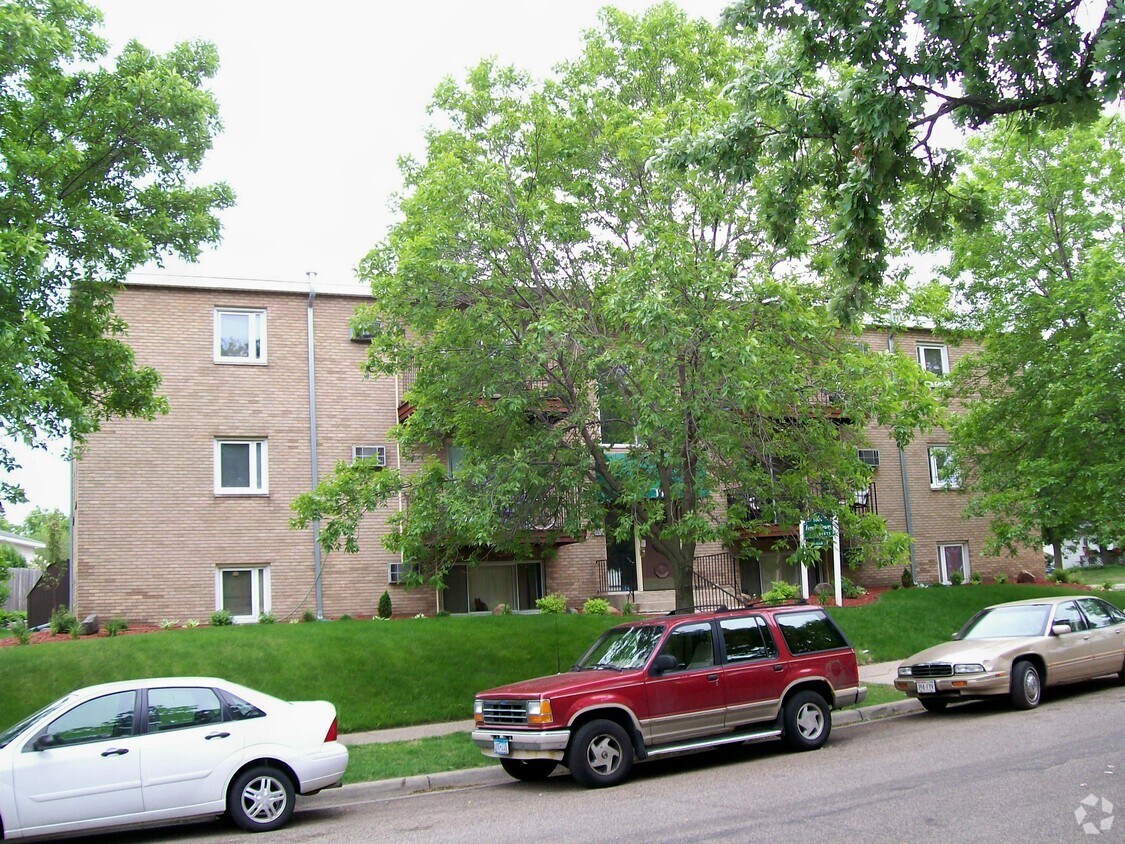 Building Photo - 1862 Feronia Ave