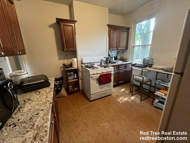 Photo - 17 Putnam Ave Townhome