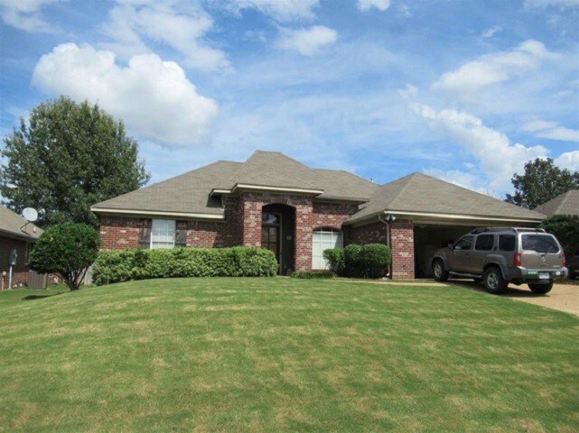 Primary Photo - 317 Kings Ridge Cir