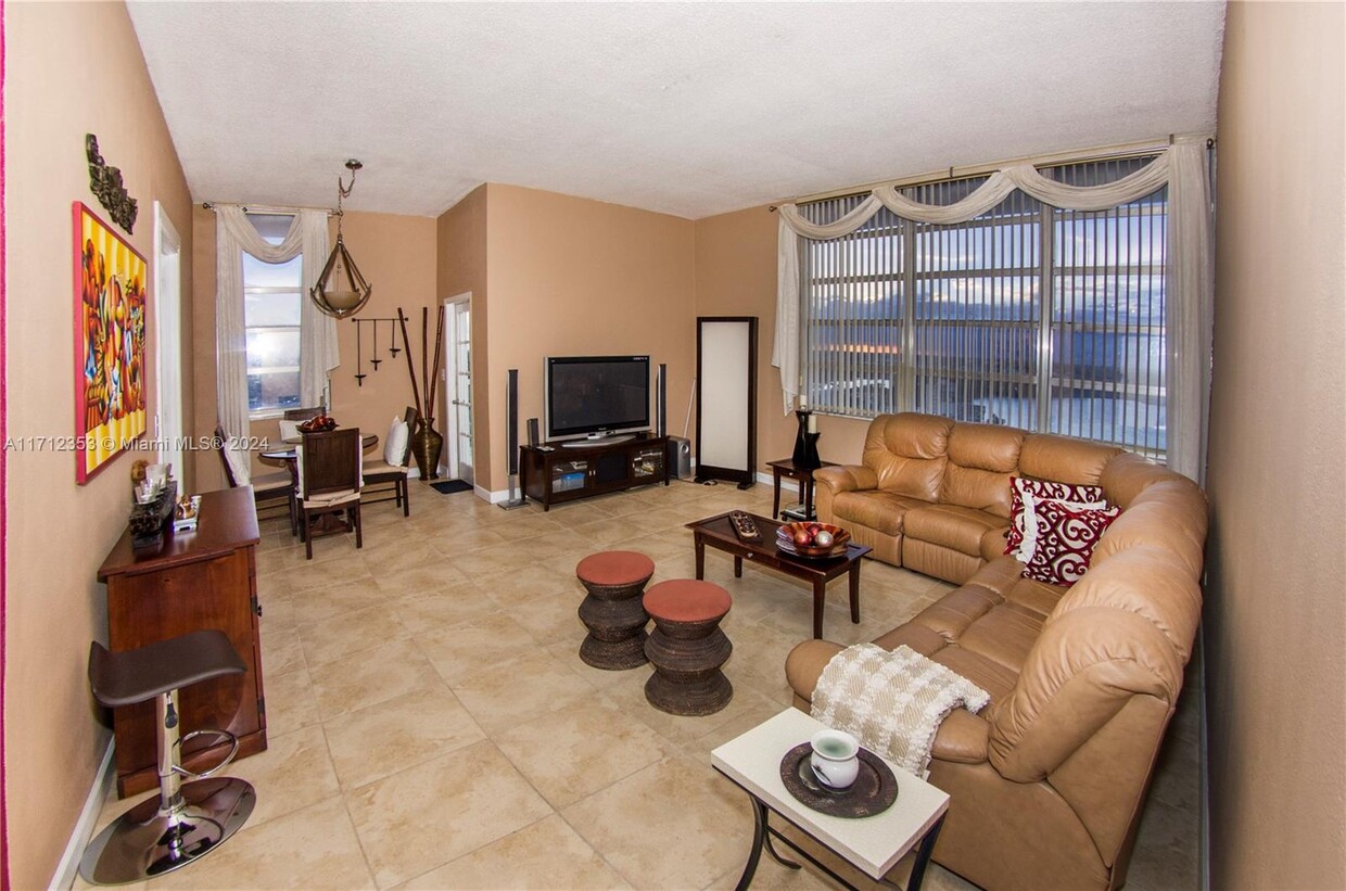 Foto principal - 1301 NE Miami Gardens Dr